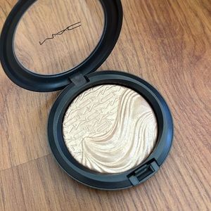 MAC Whisper of Gilt Extra Dimension Highlighter- trainer Sample